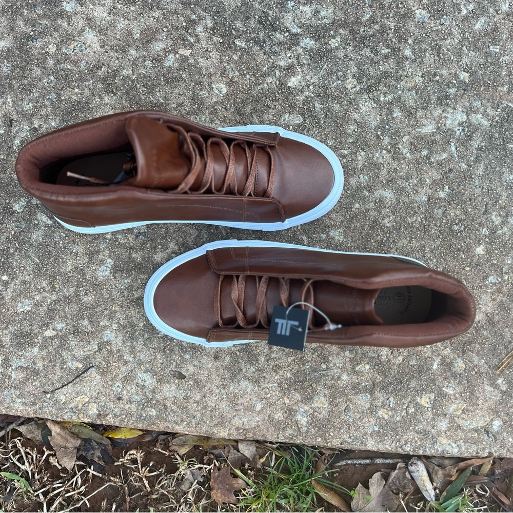🆕 London Fog Men’s brown high top sneakers shoes. 9